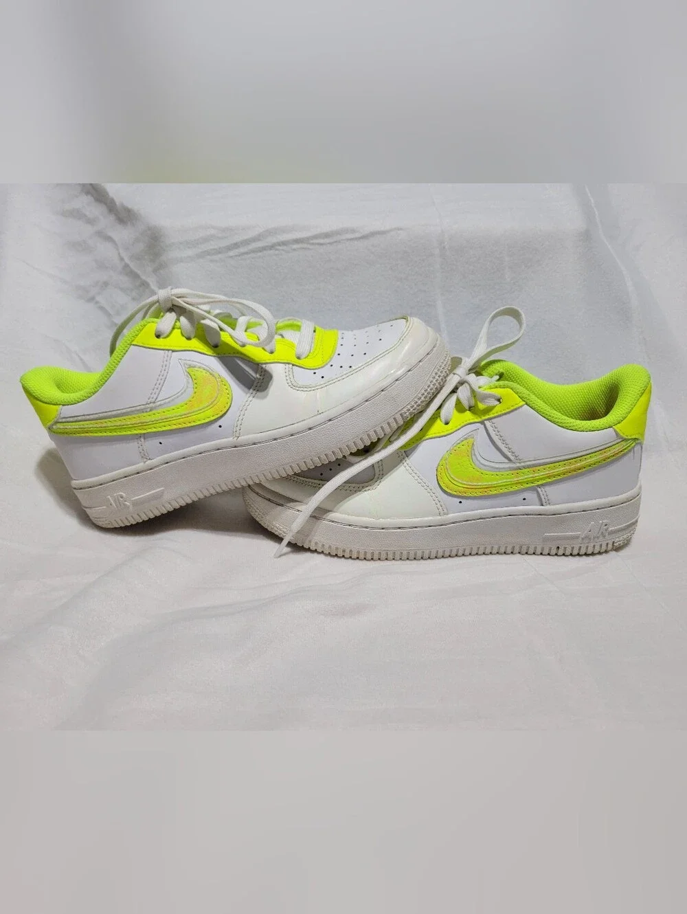 NIKE Air Force 1 LOW White Volt Sz Youth 3.5 No Box